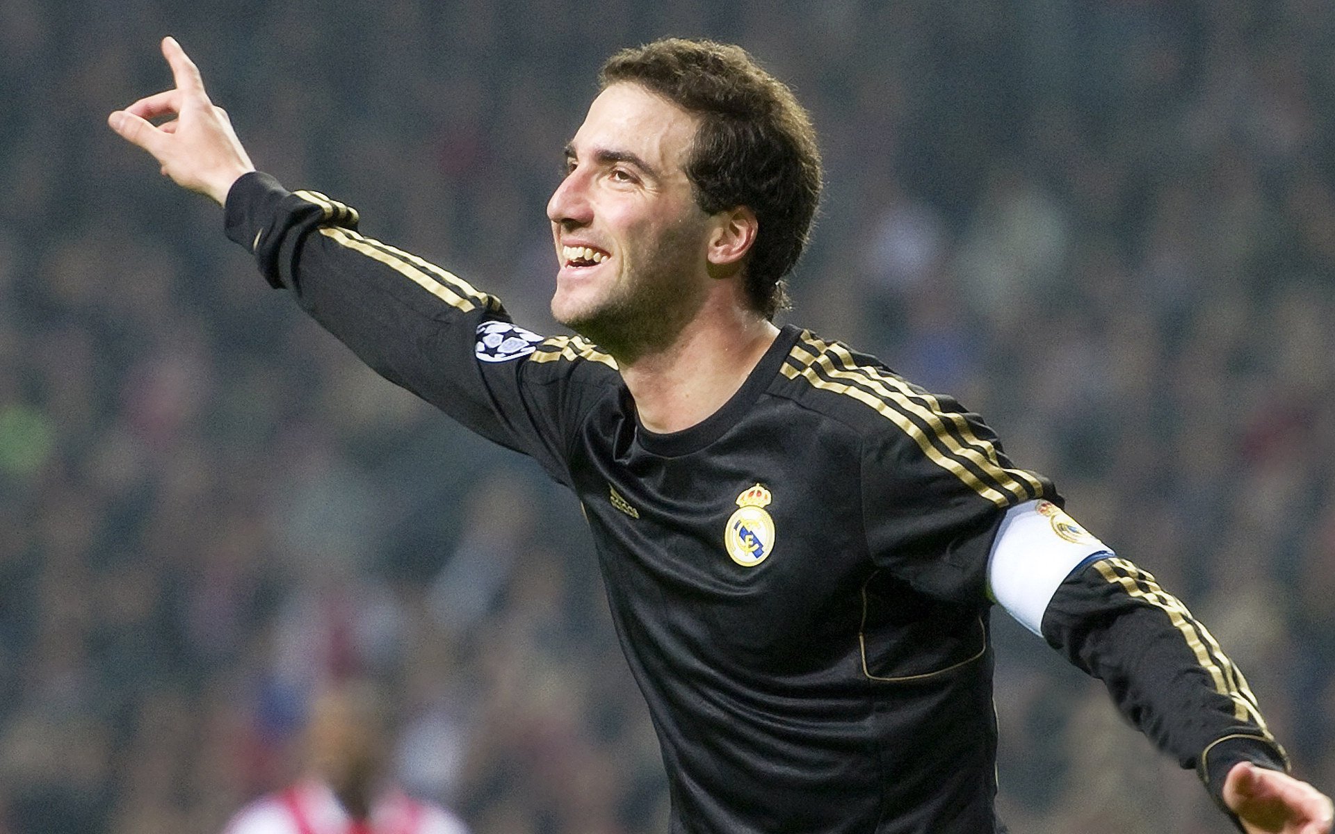 Ac米兰俱乐部官网-中学生足球精英营通过实战提升技战术理解，市区全面建立校园足球精英训练营  第2张